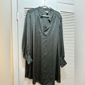 H&M tunic blouse in dark grey. Polyester.